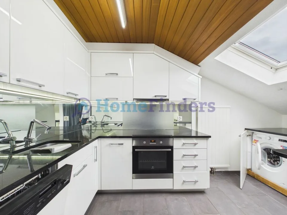 CENTRAL WITH GARAGE BOX AND OWN WASH TOWER – photo 2 of 7