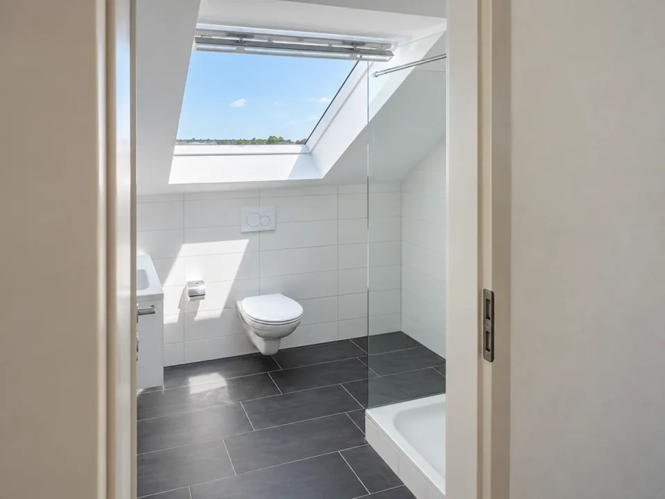 Helle 2.5-Zi-Dachwohnung mit grossem Balkon