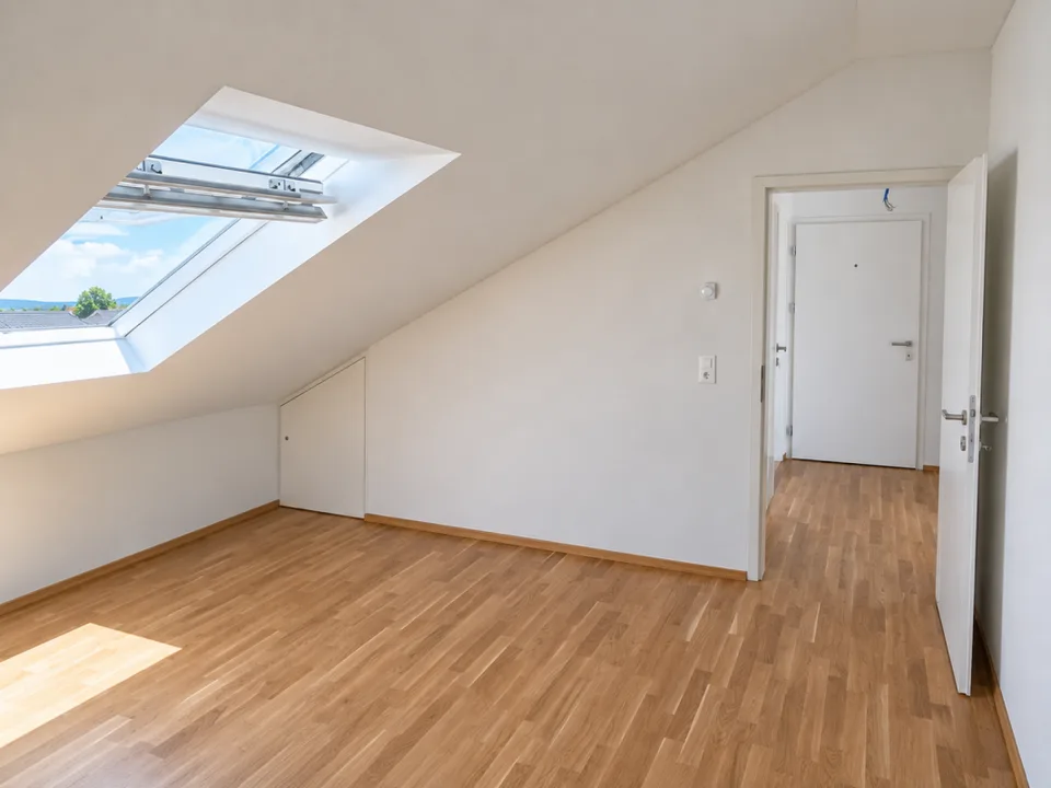 Helle 2.5-Zi-Dachwohnung mit grossem Balkon