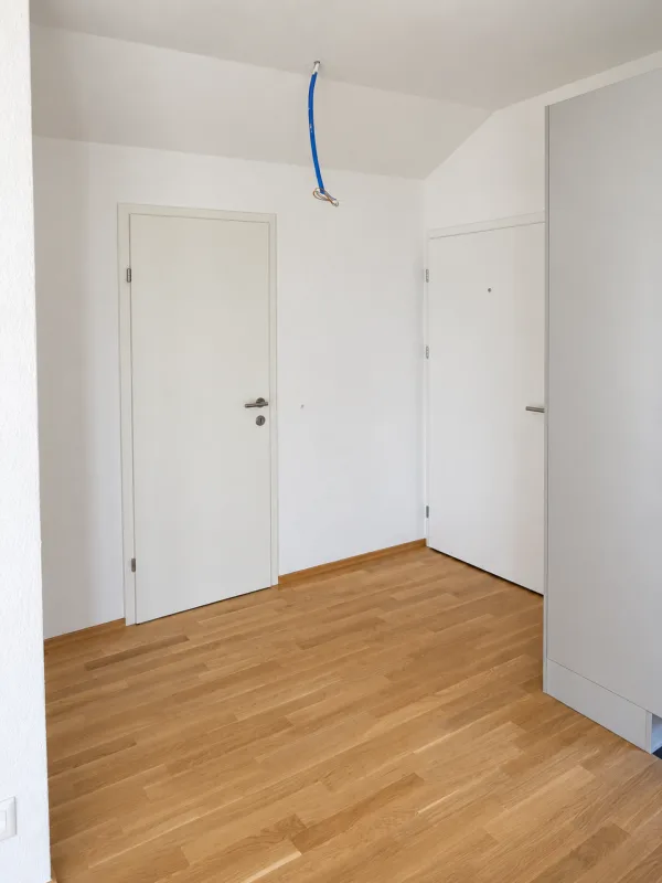 Helle 2.5-Zi-Dachwohnung mit grossem Balkon
