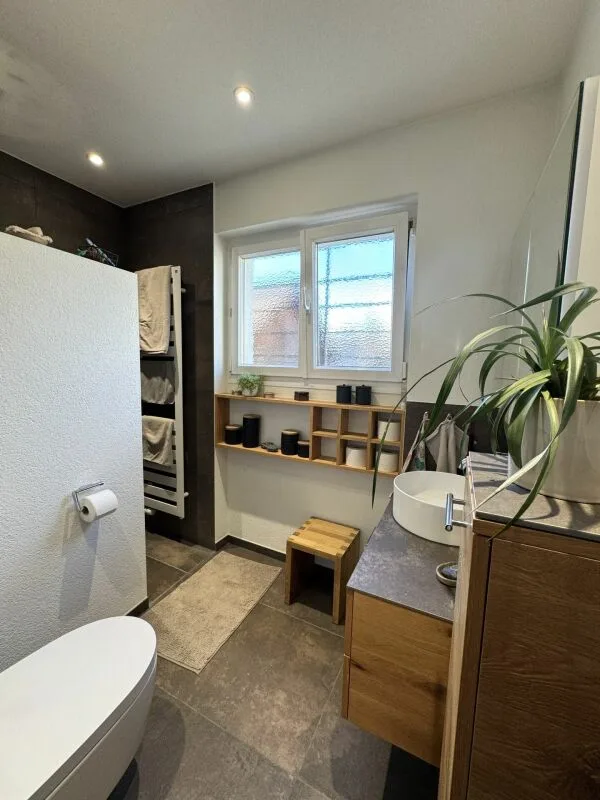 Gepflegtes 6 1/2 Zimmer - Einfamilienhaus zu verkaufen – Foto 8 von 13