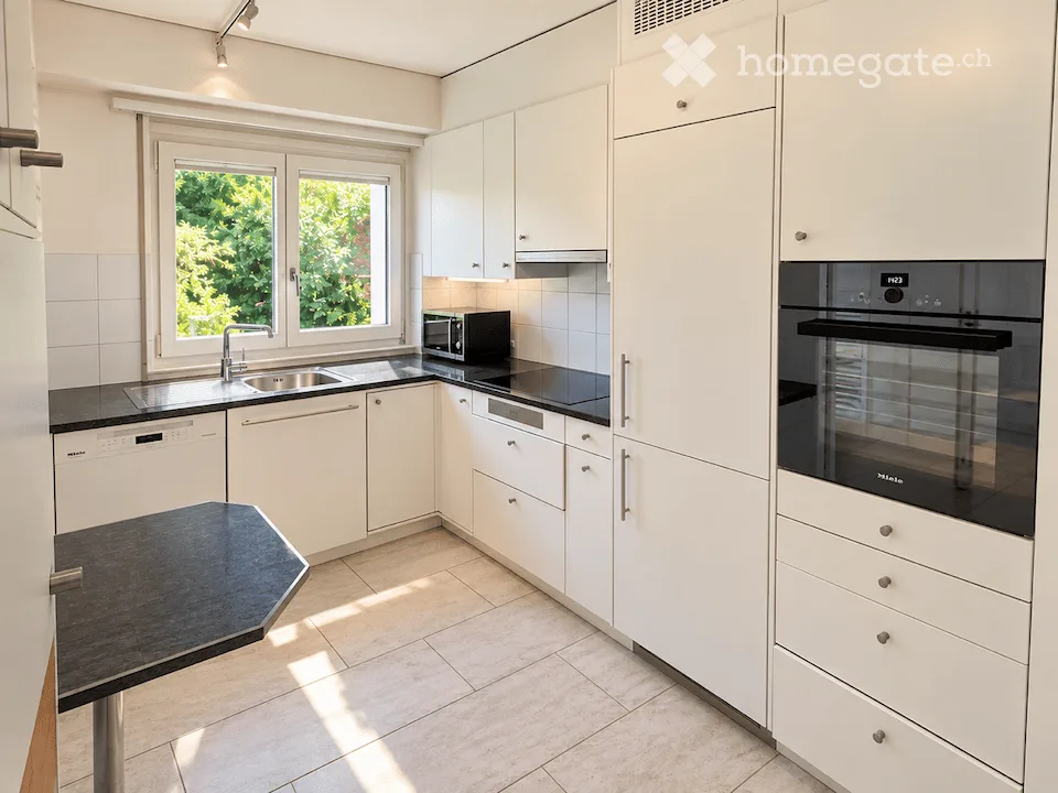 4-Zimmer-Wohnung im Grünen mit Garten in Küsnacht, Untermiete 18 Monate