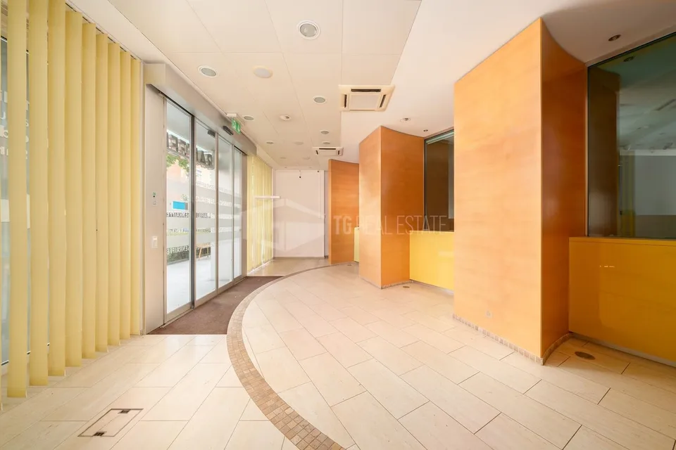 Grands espaces commerciaux et bureaux – photo 9 sur 21