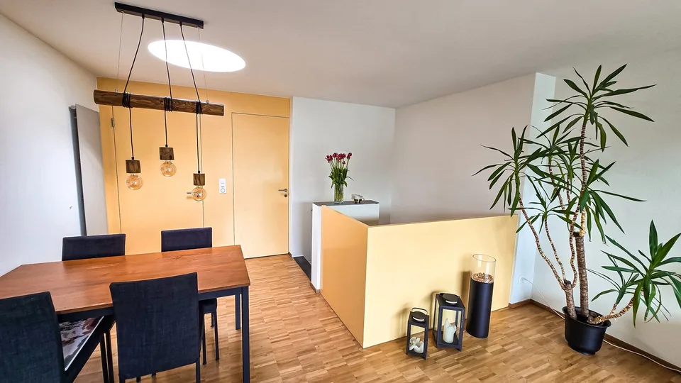 Befristeter Mietvertrag: 01.12 - 31.03.27: Geräumige 4.5-Zimmer-Wohnung mit Balkon und schöner Aussicht