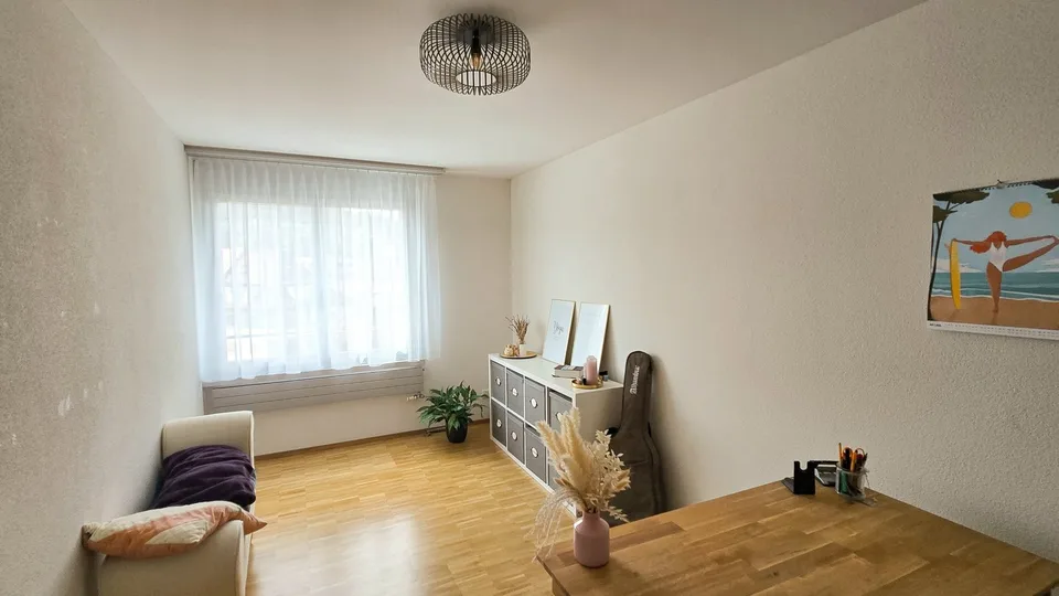 Befristeter Mietvertrag: 01.12 - 31.03.27: Geräumige 4.5-Zimmer-Wohnung mit Balkon und schöner Aussicht
