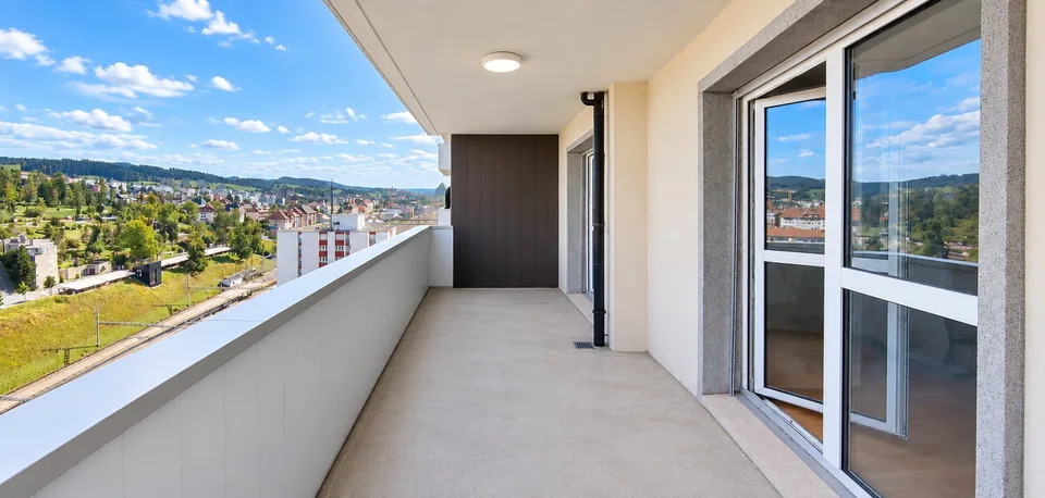 A Home Above the City – Bright 2.5-Room Apartment with Panoramic View