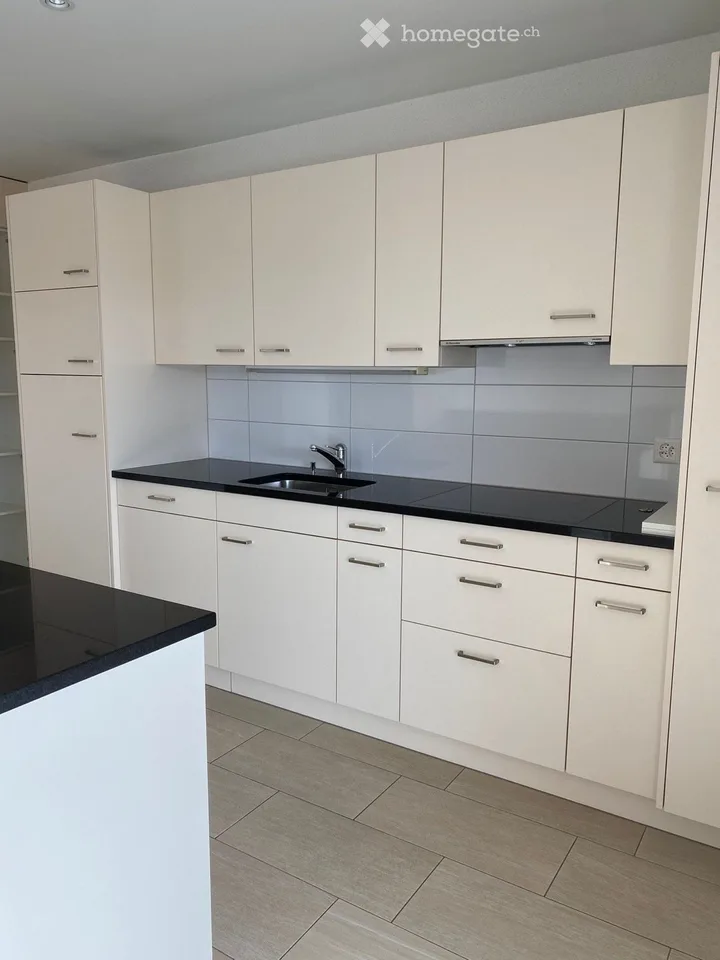 4.5-Zimmer-Wohnung mit Balkon und schöner Aussicht in Rafz