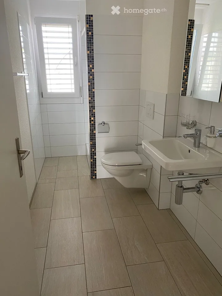 4.5-Zimmer-Wohnung mit Balkon und schöner Aussicht in Rafz