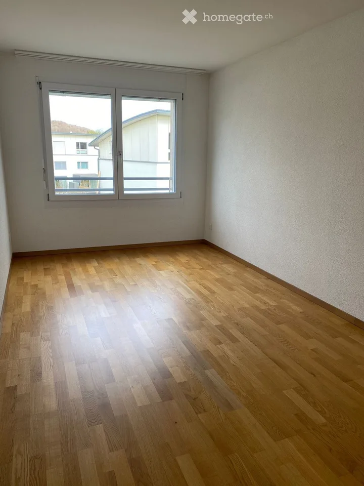 4.5-Zimmer-Wohnung mit Balkon und schöner Aussicht in Rafz