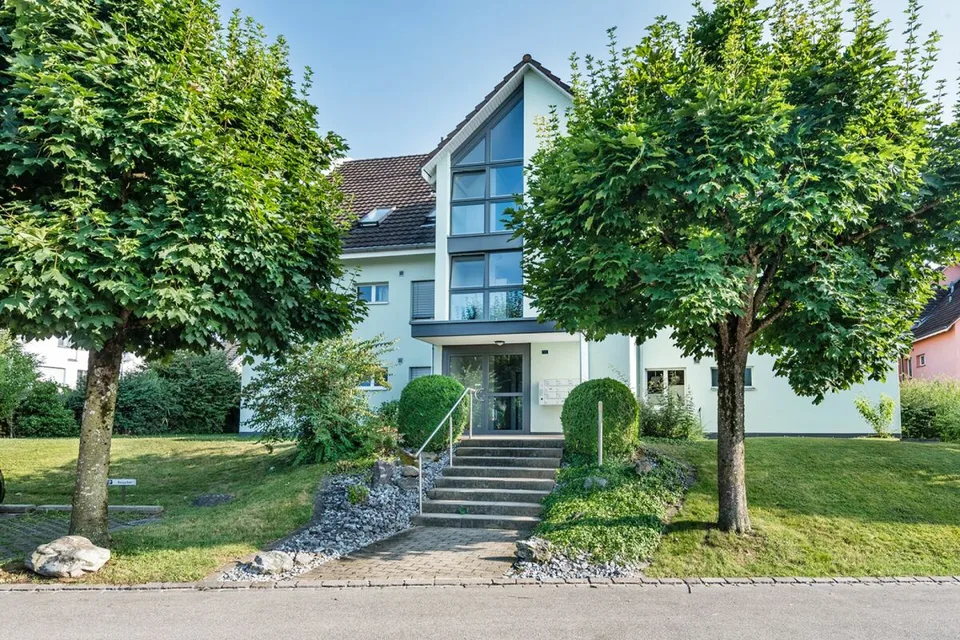 Appartement 3,5 pièces, rénové, disponible immédiatement – photo 1 sur 13