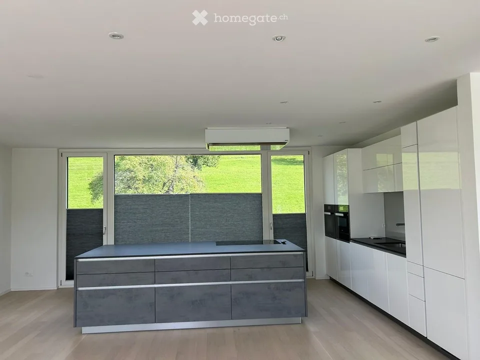 High-quality 4.5-room attic apartment with unique views and outdoor whirlpool