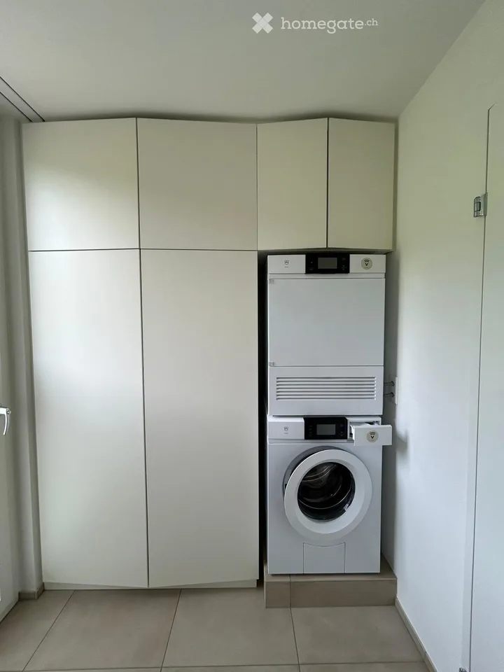 High-quality 4.5-room attic apartment with unique views and outdoor whirlpool