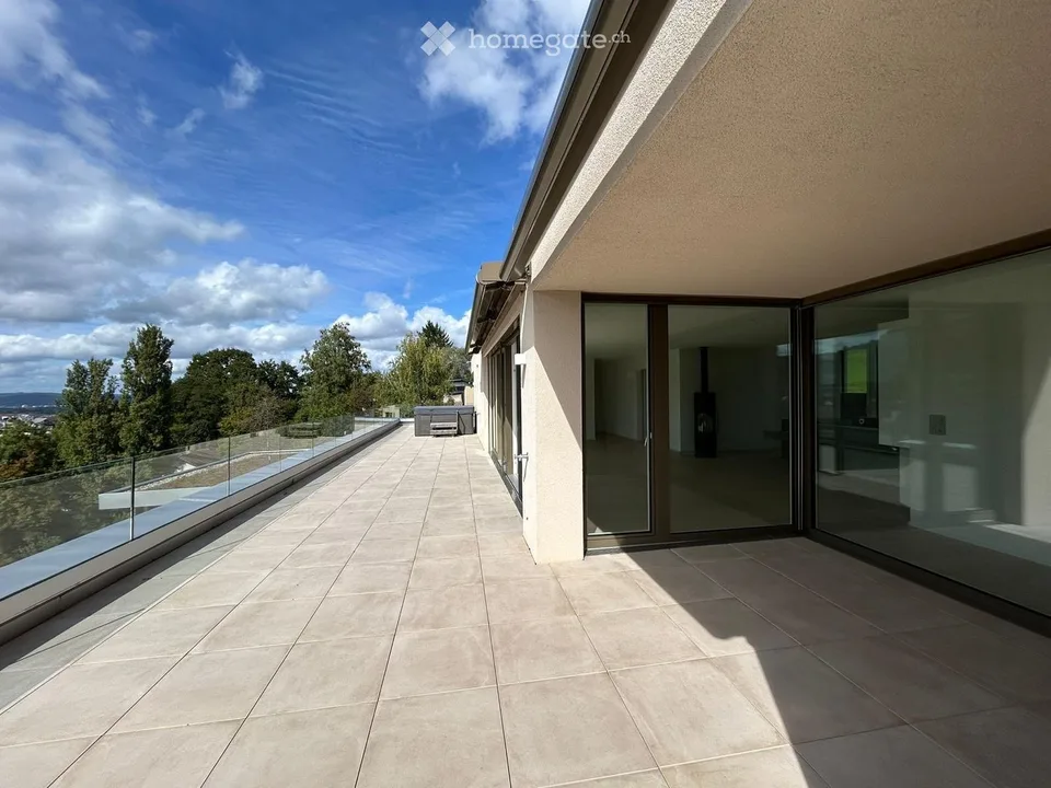 High-quality 4.5-room attic apartment with unique views and outdoor whirlpool