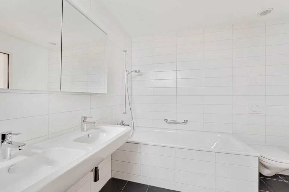 Appartement moderne 3.5 pièces avec grand balcon près de Zurich