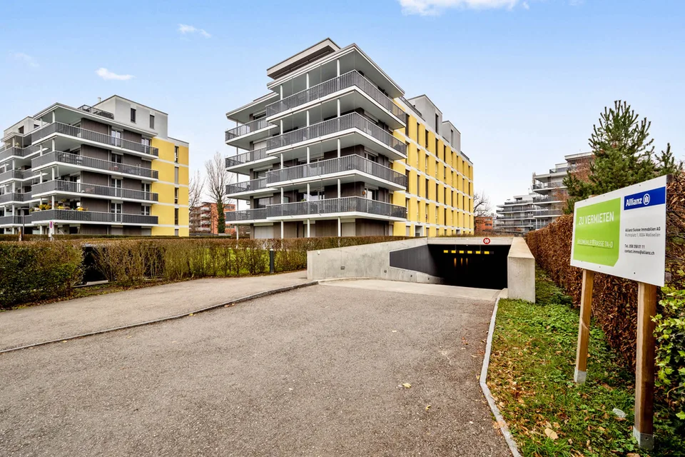 Appartement moderne 3.5 pièces avec grand balcon près de Zurich