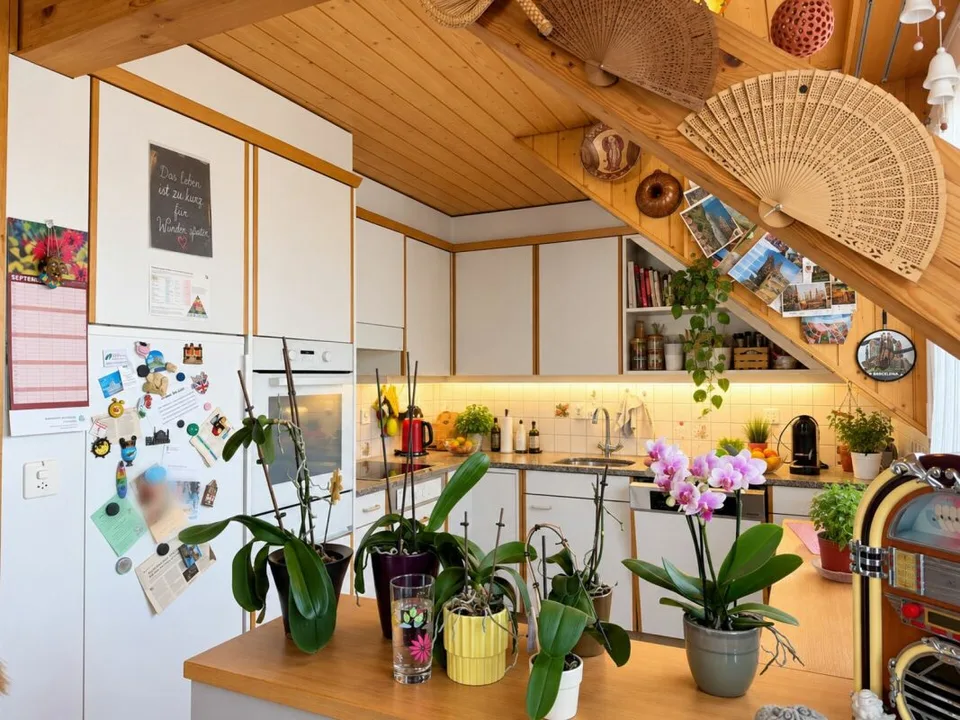 Charmante Dachwohnung mit Cheminée, grossem Balkon und Weitsicht – Foto 5 von 14