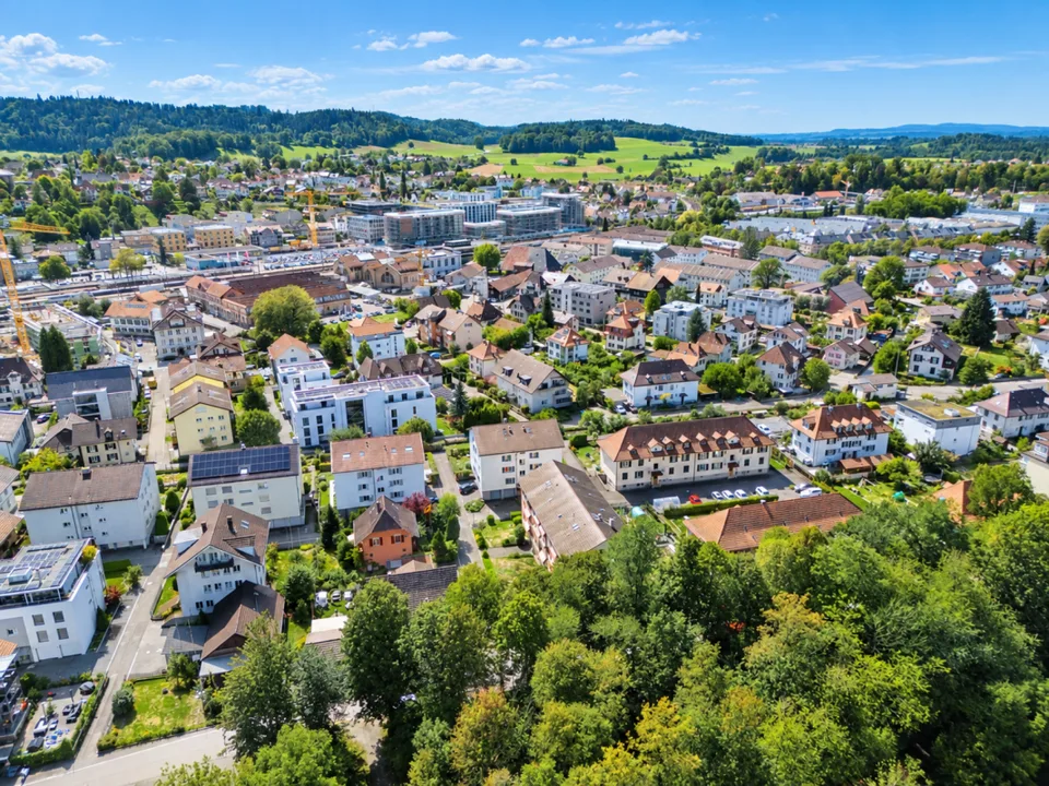 Charmante Dachwohnung mit Cheminée, grossem Balkon und Weitsicht – Foto 13 von 14