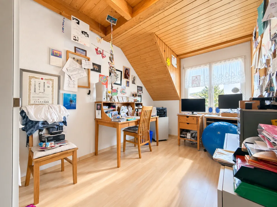 Charmante Dachwohnung mit Cheminée, grossem Balkon und Weitsicht – Foto 8 von 14