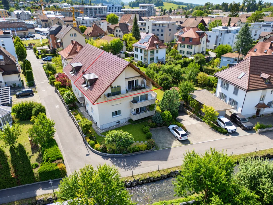 Charmante Dachwohnung mit Cheminée, grossem Balkon und Weitsicht – Foto 12 von 14