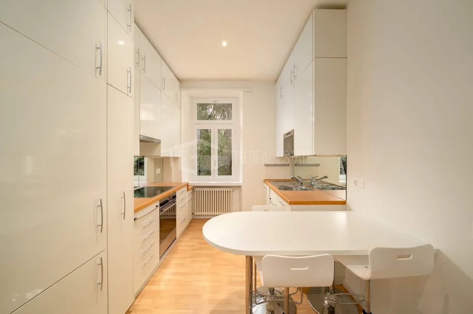 ELEGANTE 5,5-ZIMMER-WOHNUNG MIT SPEKTAKULÄRER SEESICHT (Copy)