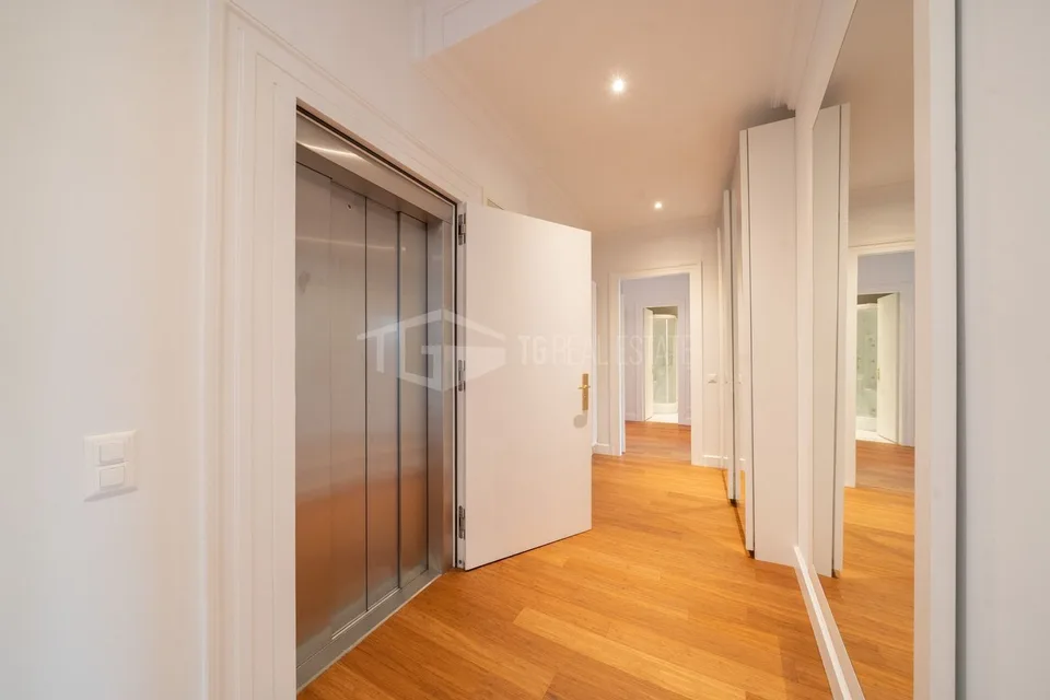 ELEGANTE 5,5-ZIMMER-WOHNUNG MIT SPEKTAKULÄRER SEESICHT (Copy)