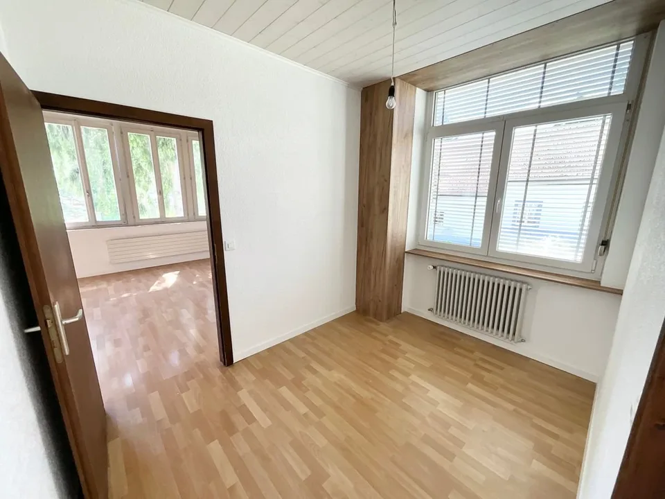 Bright ground floor apartment - beautiful volumes and versatile spaces