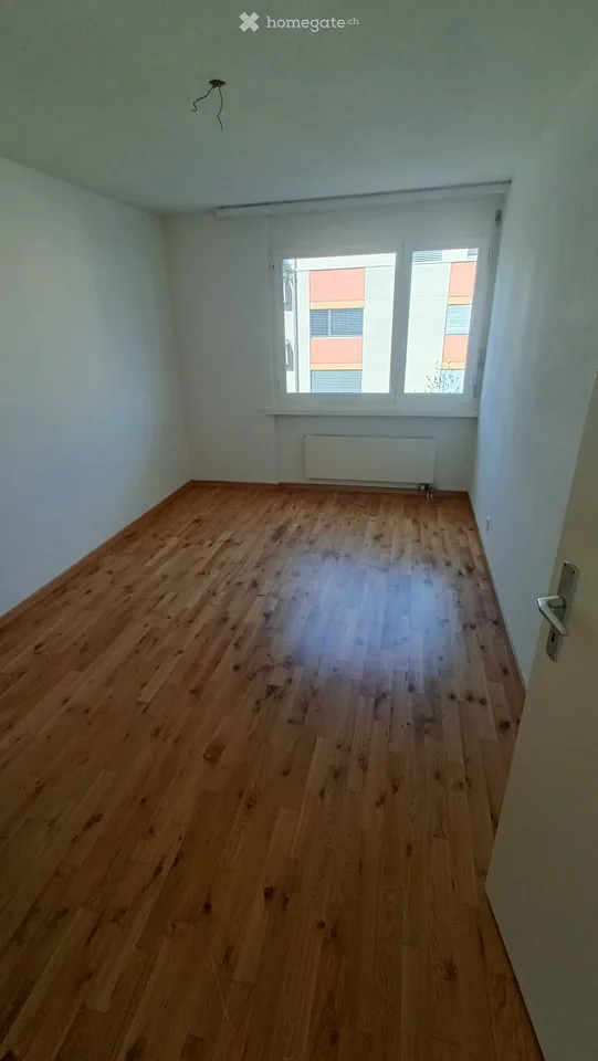 Appartamento ristrutturato di 4,5 locali con balcone a Hombrechtikon