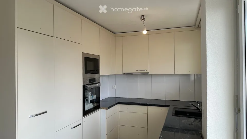 Appartamento ristrutturato di 4,5 locali con balcone a Hombrechtikon