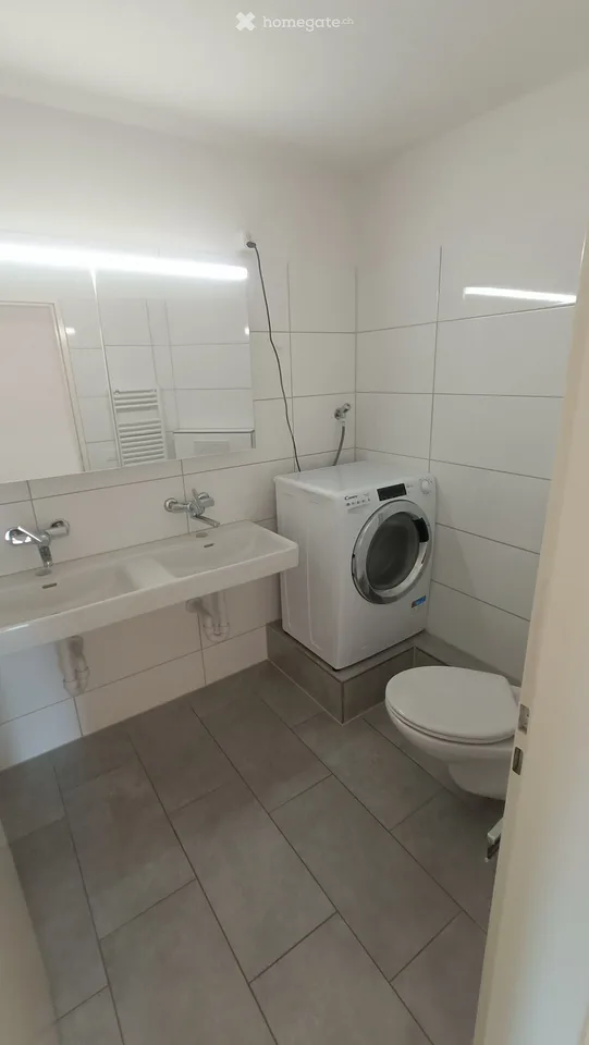 Appartamento ristrutturato di 4,5 locali con balcone a Hombrechtikon