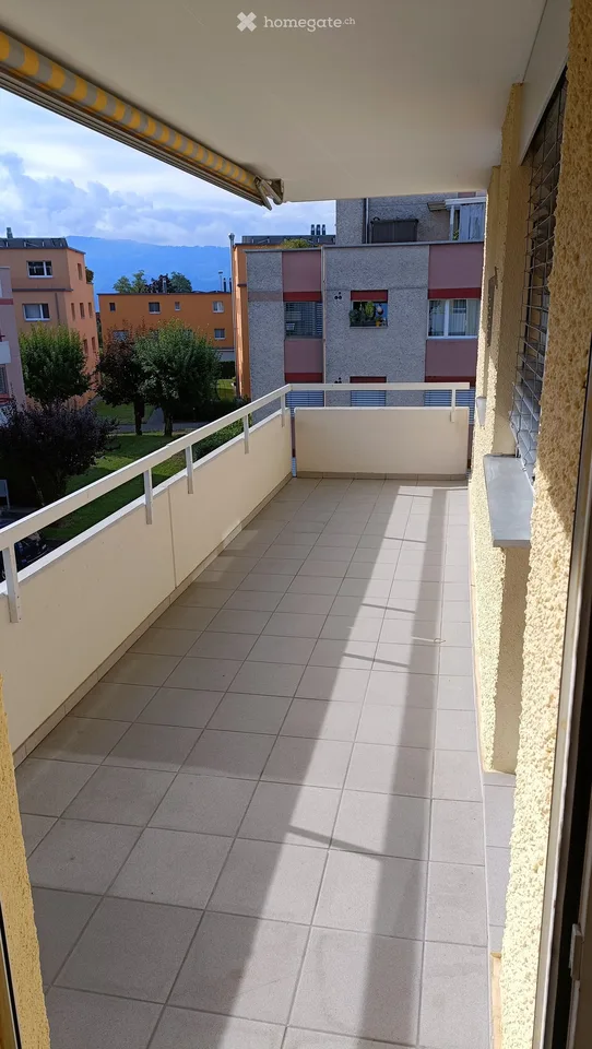Appartamento ristrutturato di 4,5 locali con balcone a Hombrechtikon