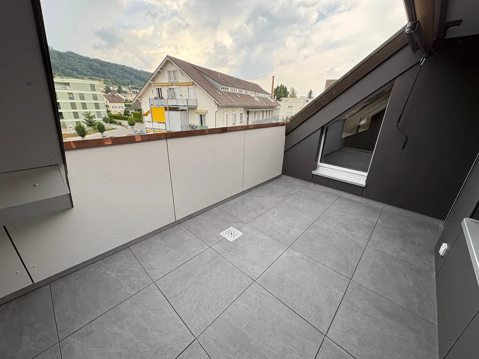 Appartement de 4,5 pièces rénové avec cheminée, ascenseur et vue panoramique