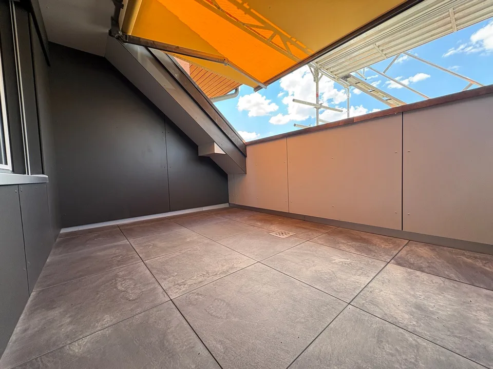 Appartement de 4,5 pièces rénové avec cheminée, ascenseur et vue panoramique