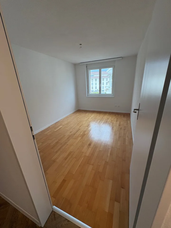 Appartement de 4,5 pièces rénové avec cheminée, ascenseur et vue panoramique