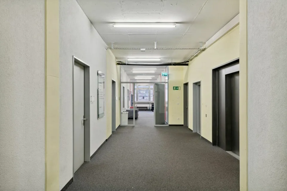 Espaces de bureaux prêts à être occupés directement à côté de la gare de Regensdorf – photo 6 sur 9
