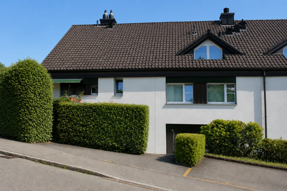 Jetzt besichtigen: Stilvoll sanierte Gartenwohnung in Herrliberg