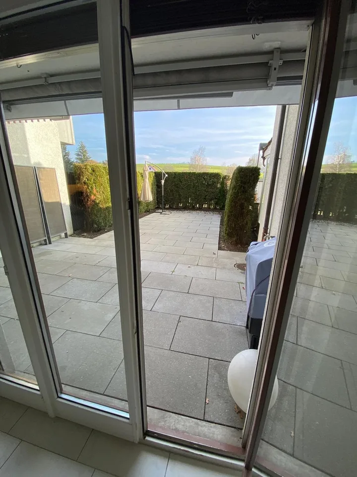 Appartement-maisonnette attrayant de 4,5 pièces avec grande terrasse et architecture particulière