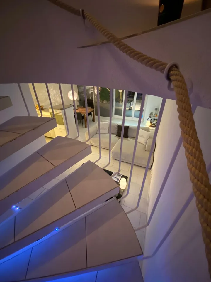 Appartement-maisonnette attrayant de 4,5 pièces avec grande terrasse et architecture particulière
