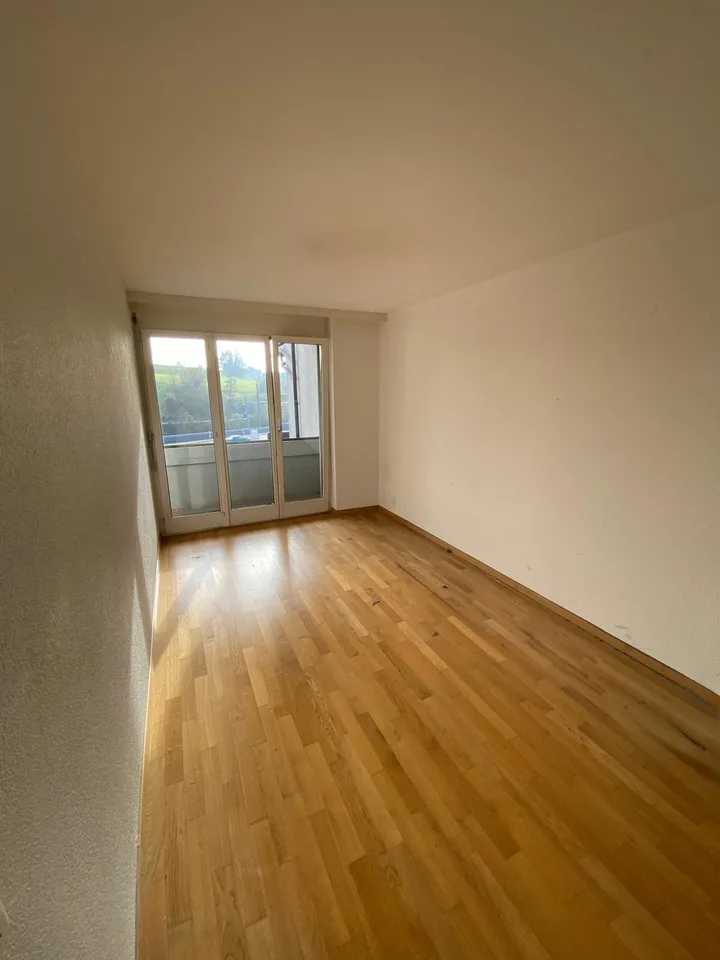 Appartement-maisonnette attrayant de 4,5 pièces avec grande terrasse et architecture particulière