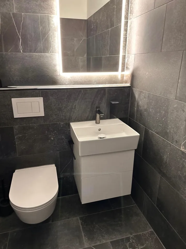 Appartement-maisonnette attrayant de 4,5 pièces avec grande terrasse et architecture particulière
