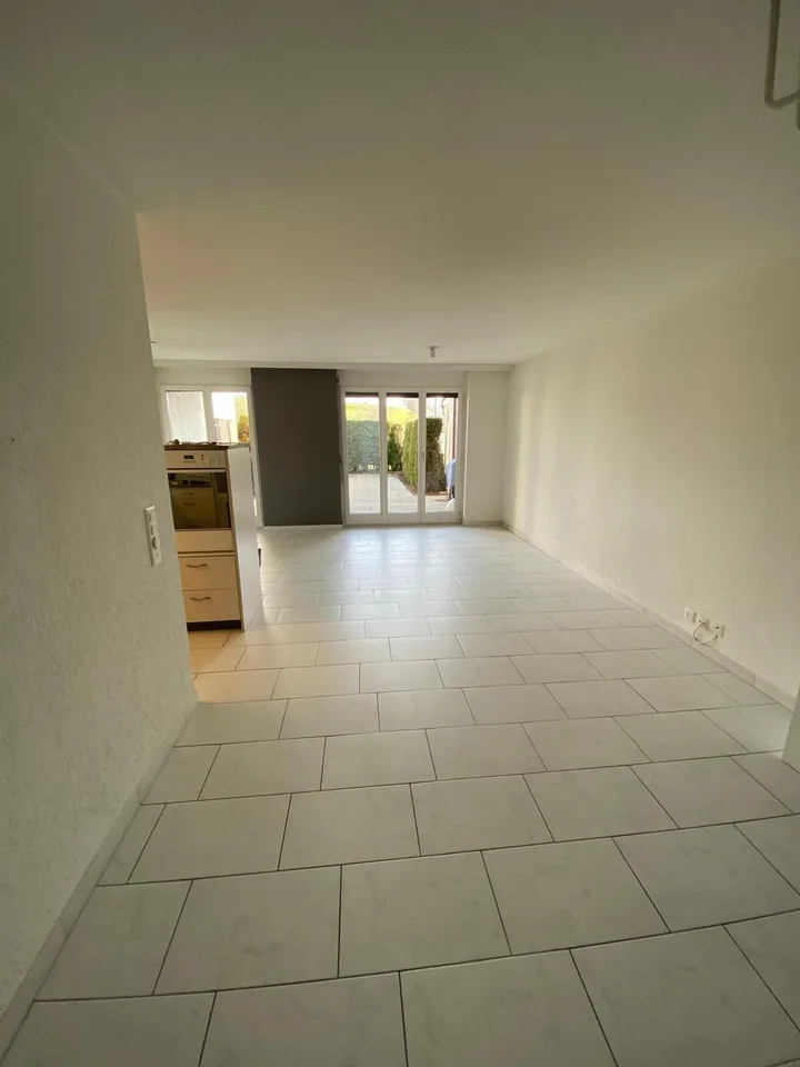 Appartement-maisonnette attrayant de 4,5 pièces avec grande terrasse et architecture particulière