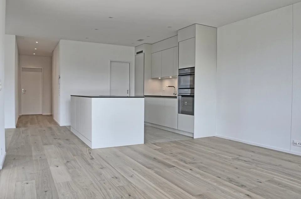Bright, modern apartment - Your new home?