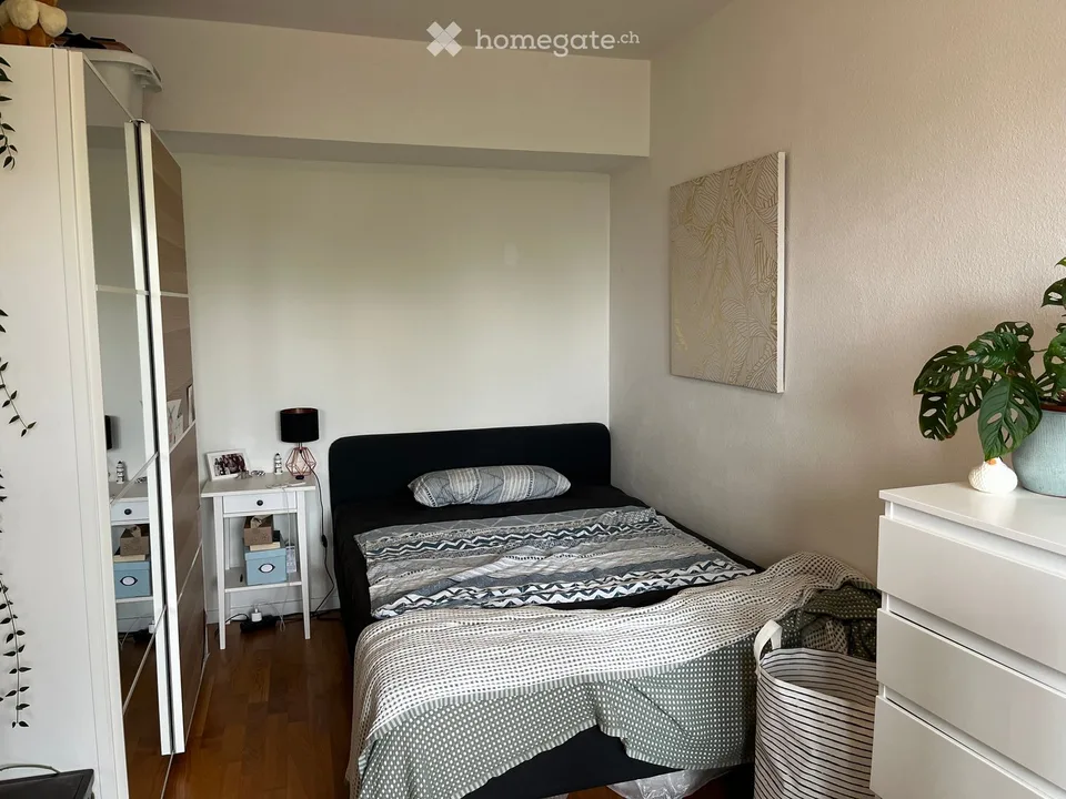 Geräumiges und helles Zimmer zur Miete in der Nähe von Kannenfeldplatz ab Mitte November