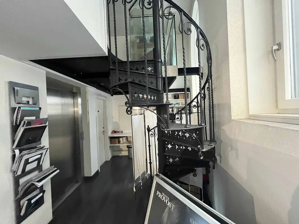 Friseursalon-Barber im Stadtzentrum mit Kathedralsblick – Foto 3 von 5