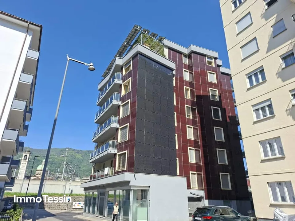 Attraktive Anlageimmobilie mit 19 Wohnungen und Gewerbe an zentraler top Lage in Chiasso – photo 2 sur 13