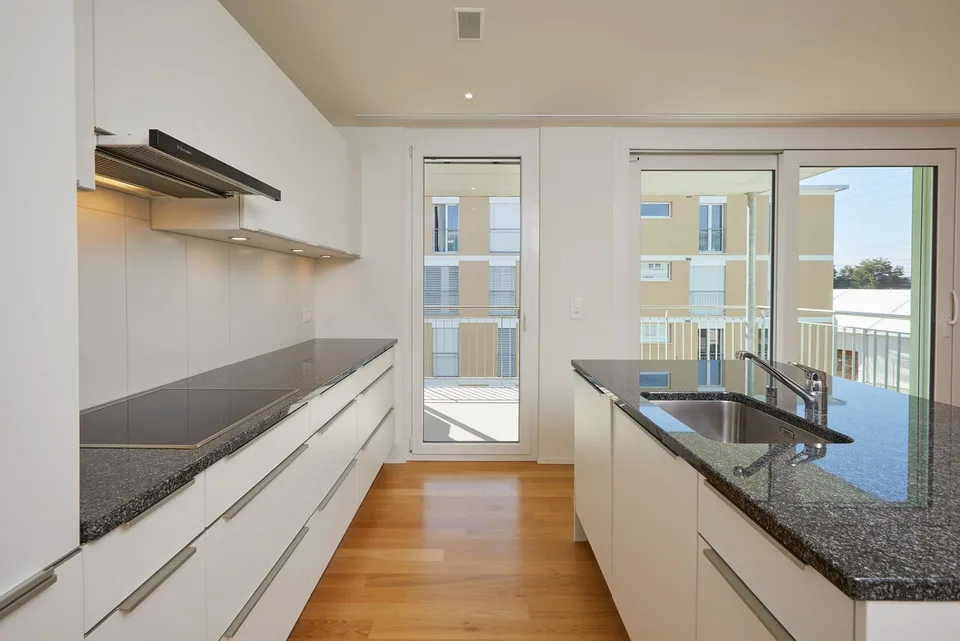 Helle 4.5-Zimmer-Wohnung mit Balkon an zentraler Lage in Kerzers