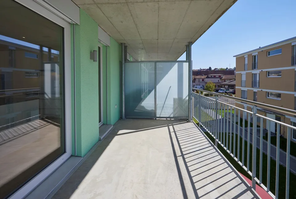 Helle 4.5-Zimmer-Wohnung mit Balkon an zentraler Lage in Kerzers