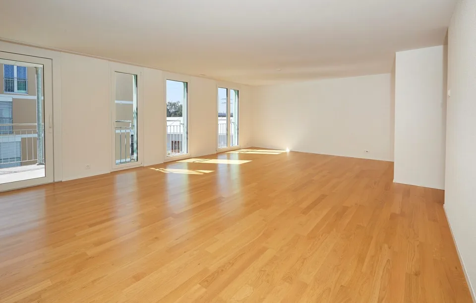 Helle 4.5-Zimmer-Wohnung mit Balkon an zentraler Lage in Kerzers