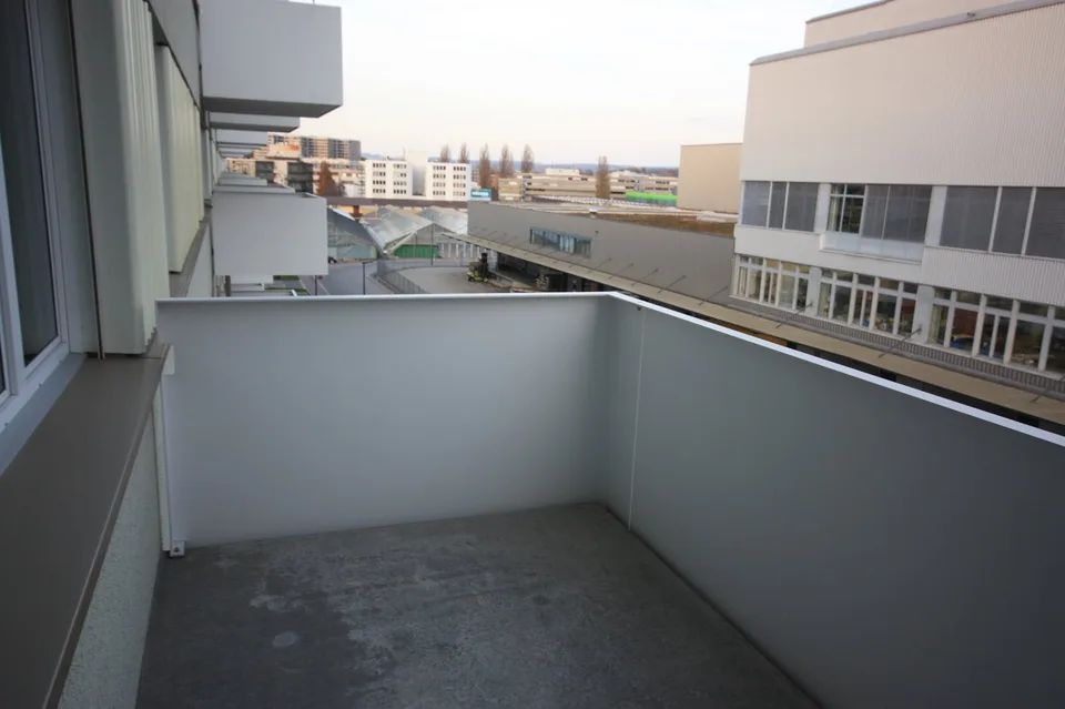 Appartement-maisonnette moderne de 2,5 pièces avec balcon à Dübendorf – disponible immédiatement !
