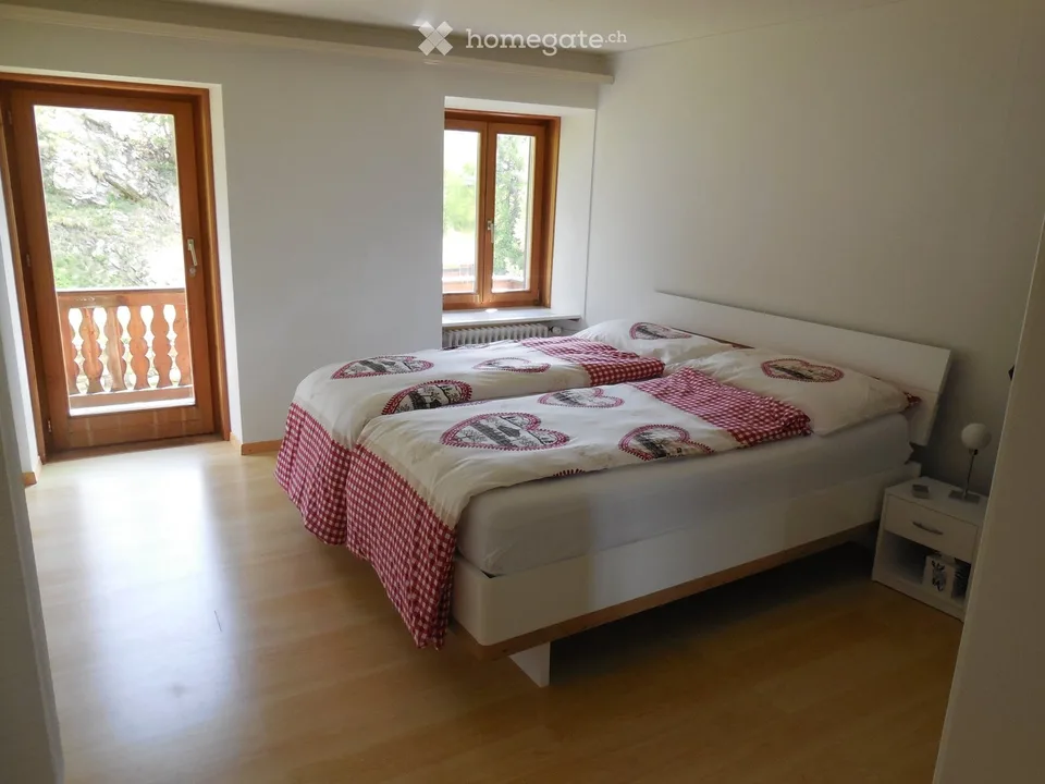 Partly Furnished 3.5-Room Apartment in Champfèr – Central Location near Lake and Nature