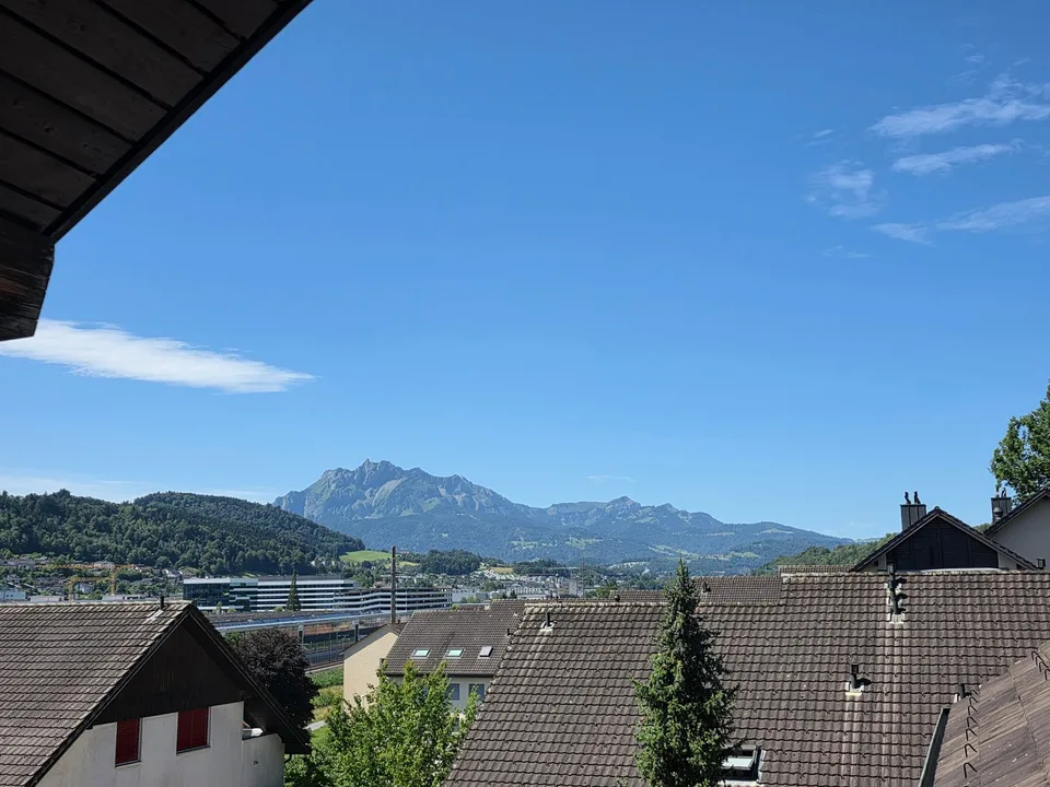 Gemütliche Dachwohnung mit Sicht auf den Pilatus